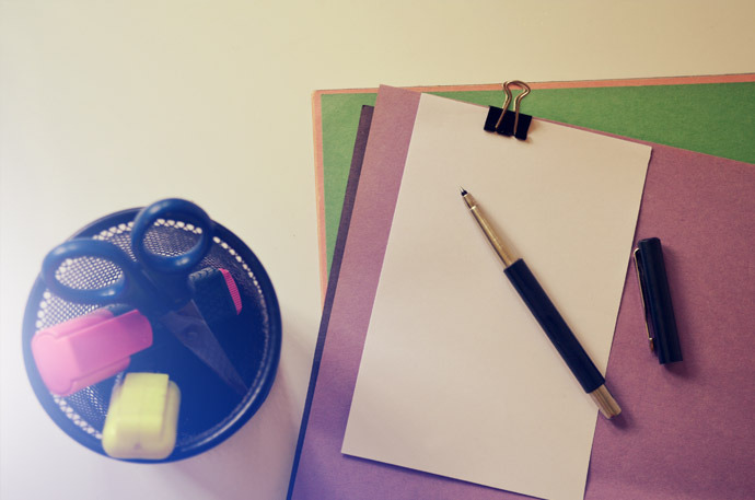 專業制作一(yī / yì ／yí)個(gè)企業網站需要(yào / yāo)多少錢? pen_paper_2_free_photo1-690x457