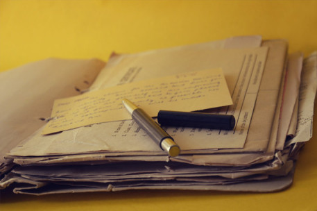 原來(lái)做網站的(de)公司倒閉了(le／liǎo)，怎麽辦？ old_files_pen_free_photo-457x304