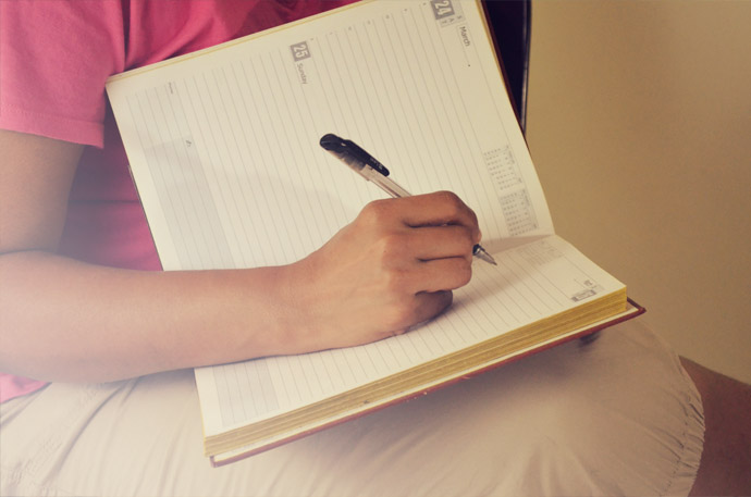 網站優化和(hé / huò)網站推廣有何不(bù)同？ woman_taking-_notes_free_photo